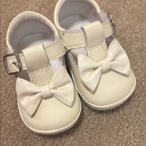 Angel Cream Baby Shoes with Bow size 1